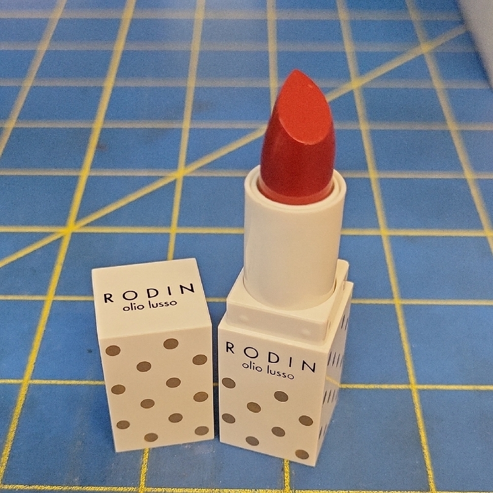 Rodin Oilo Lusso Luxury Lipstick Loving Lucy New Tube